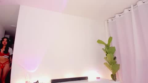 Lucia online show from October 2025 05:47:01 PM