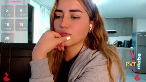 Snapshot of lucia_star_ chatting on November 2025 03:01:02 AM lucia star online show from November 2025 03:01:02 AM