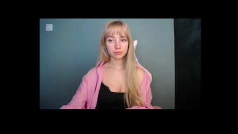 Snapshot of luciacam20 chatting on April 2026 06:44:01 AM Lucy online show from April 2026 06:44:01 AM