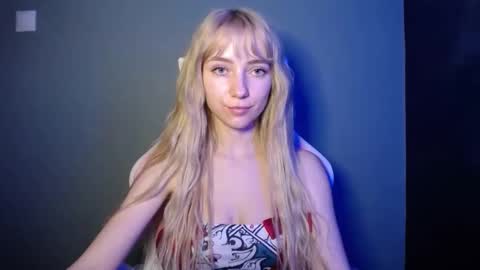 Snapshot of luciacam20 chatting on April 2026 08:40:02 PM Lucy online show from April 2026 08:40:02 PM