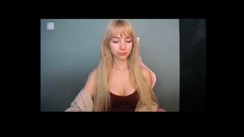 Snapshot of luciacam20 chatting on April 2026 07:02:02 AM Lucy online show from April 2026 07:02:02 AM