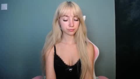 Snapshot of luciacam20 chatting on June 2026 06:59:01 AM Lucy online show from June 2026 06:59:01 AM