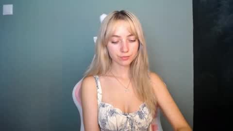 Snapshot of luciacam20 chatting on June 2026 12:31:02 PM Lucy online show from June 2026 12:31:02 PM