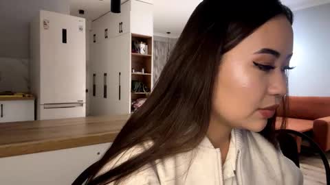 Kira online show from November 2025 12:18:01 PM