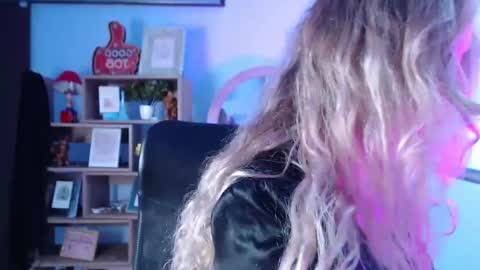 Luciana Evans online show from January 2025 01:52:01 PM