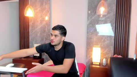 Snapshot of luciano_vitale_ chatting on June 2026 12:00:02 PM Luciano online show from June 2026 12:00:02 PM