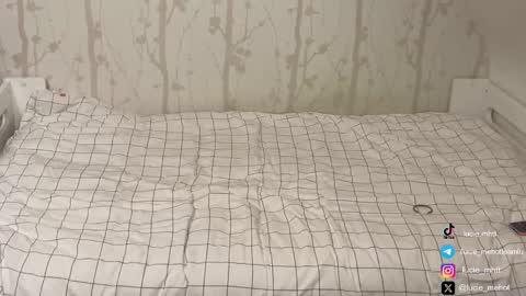 Lucie hot follow me on  online show from September 2025 06:55:02 PM