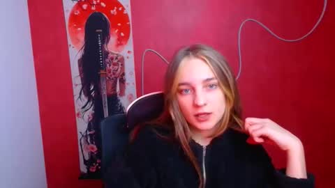 Snapshot of lucieamour_ chatting on November 2025 08:31:01 PM Lucie online show from November 2025 08:31:01 PM