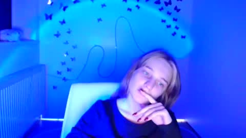 Snapshot of lucieamour_ chatting on November 2025 11:07:02 PM Lucie online show from November 2025 11:07:02 PM