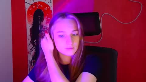 Snapshot of lucieamour_ chatting on November 2025 10:35:01 PM Lucie online show from November 2025 10:35:01 PM