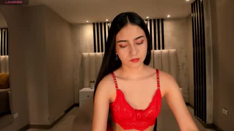 Lucie Martin online show from March 2026 07:10:02 PM