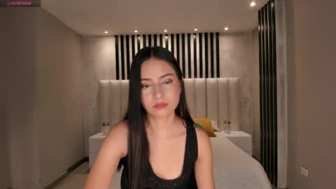 Lucie Martin online show from March 2026 07:35:01 PM