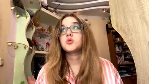 Snapshot of lucillahisserich chatting on June 2026 10:28:02 AM Ember online show from June 2026 10:28:02 AM