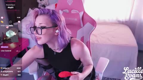 Lucy UwU online show from November 2025 04:35:02 AM