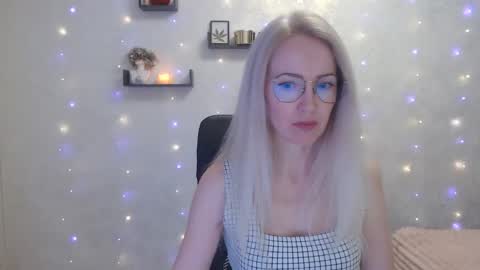 Snapshot of luckcristal chatting on April 2026 03:46:01 PM Arina online show from April 2026 03:46:01 PM