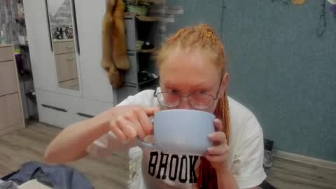 lucky_licky20 online show from December 2025 01:33:01 AM