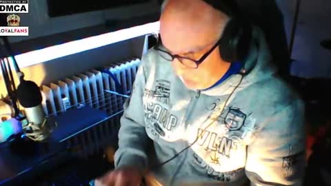        call me  Stefan online show from December 2024 04:29:02 PM