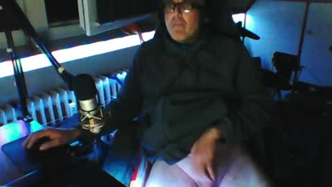        call me  Stefan online show from April 2026 07:07:02 PM