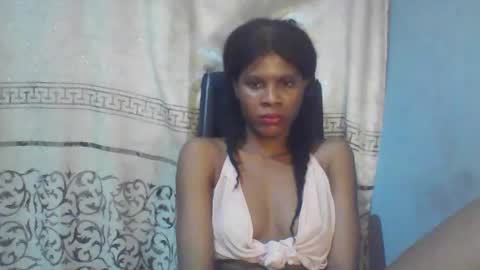 Snapshot of luckymadequeen chatting on September 2025 02:15:02 AM Gloria online show from September 2025 02:15:02 AM