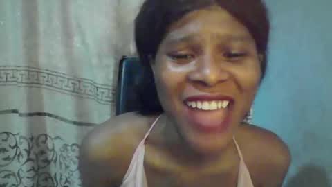 Snapshot of luckymadequeen chatting on September 2025 04:27:02 AM Gloria online show from September 2025 04:27:02 AM