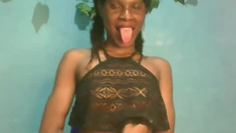 Snapshot of luckymadequeen chatting on October 2025 01:58:02 AM Gloria online show from October 2025 01:58:02 AM