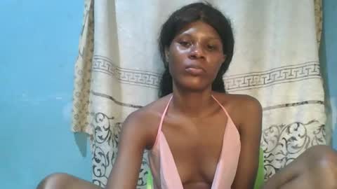 Snapshot of luckymadequeen chatting on May 2026 10:15:02 PM Gloria online show from May 2026 10:15:02 PM