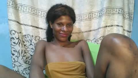 Snapshot of luckymadequeen chatting on May 2026 04:07:02 AM Gloria online show from May 2026 04:07:02 AM