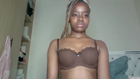 lilian online show from November 2025 08:13:02 PM