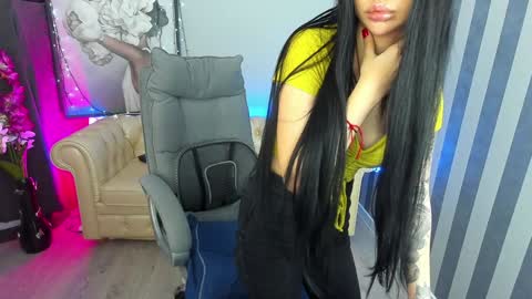 Monika online show from January 2025 01:43:01 PM