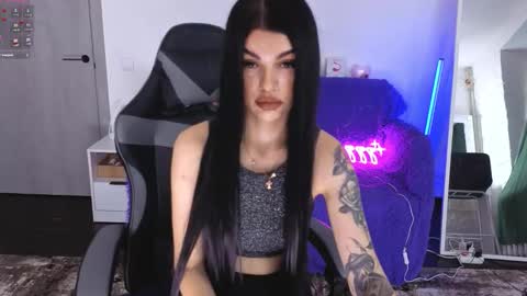 Monika online show from November 2025 10:59:02 AM