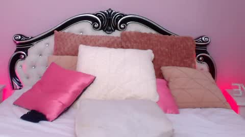 Mia online show from May 2026 01:57:16 AM