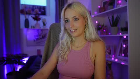 Snapshot of lucy_cutie_ chatting on July 2026 06:17:01 PM Cutie Lucy online show from July 2026 06:17:01 PM