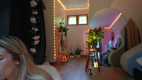 Snapshot of lucy_gooosey chatting on July 2026 01:30:02 AM Lucy. online show from July 2026 01:30:02 AM
