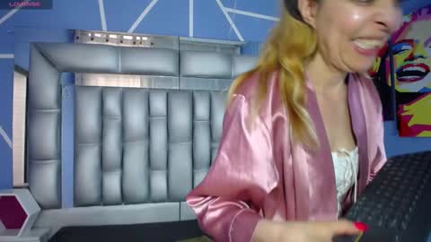  SleepyAbuela online show from September 2025 01:55:02 PM