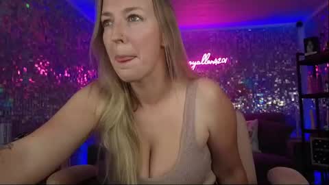 Snapshot of lucyallen4201 chatting on July 2026 10:02:02 PM lucyallen4201 online show from July 2026 10:02:02 PM