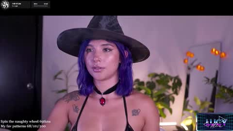 Lucy Alien  online show from October 2025 08:11:02 PM