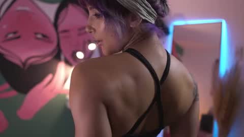 Lucy Alien  online show from July 2026 10:17:02 PM