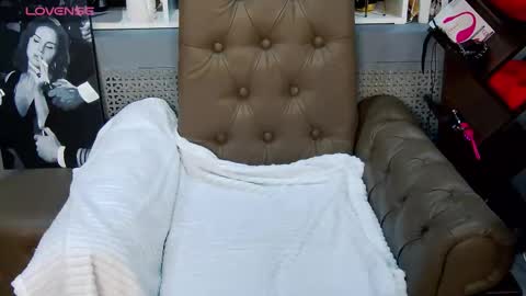 Snapshot of lucybelli chatting on September 2025 01:40:02 AM LucyBelli online show from September 2025 01:40:02 AM