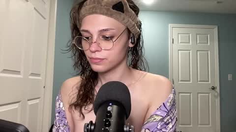 Snapshot of lucyguze chatting on May 2026 04:39:01 AM Lucy online show from May 2026 04:39:01 AM