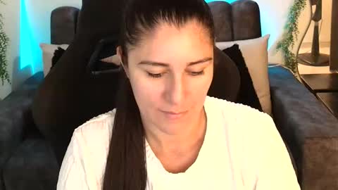 Snapshot of lucyli_ chatting on May 2026 05:09:01 PM LUCY online show from May 2026 05:09:01 PM