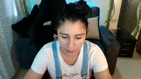 Snapshot of lucyli_ chatting on June 2026 03:27:02 PM LUCY online show from June 2026 03:27:02 PM