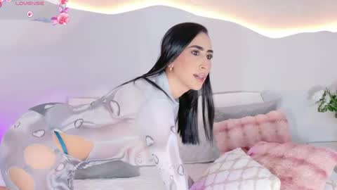 Lucy Lunne online show from April 2026 08:26:02 PM