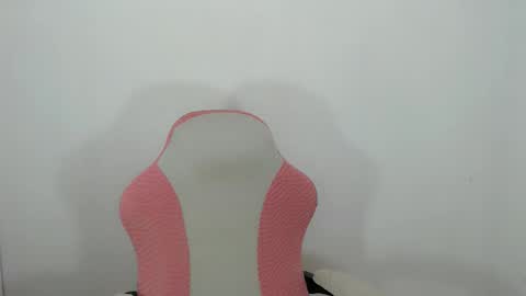 Snapshot of lucyseductive_ chatting on April 2026 04:18:01 AM JIRVIE online show from April 2026 04:18:01 AM
