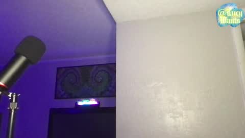Snapshot of lucywants chatting on June 2026 01:32:02 AM Goddess Lucy lucywants online show from June 2026 01:32:02 AM