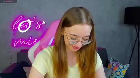 Snapshot of lucyy_green chatting on June 2026 01:04:01 AM Lucy online show from June 2026 01:04:01 AM