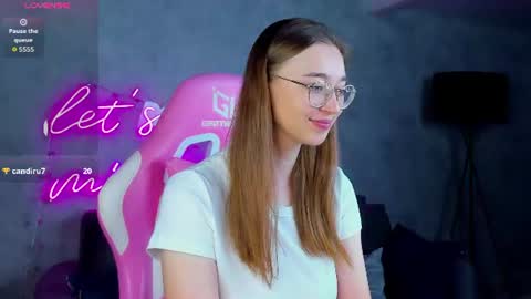Snapshot of lucyy_green chatting on June 2026 01:10:02 AM Lucy online show from June 2026 01:10:02 AM