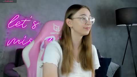 Snapshot of lucyy_green chatting on July 2026 12:54:01 AM Lucy online show from July 2026 12:54:01 AM
