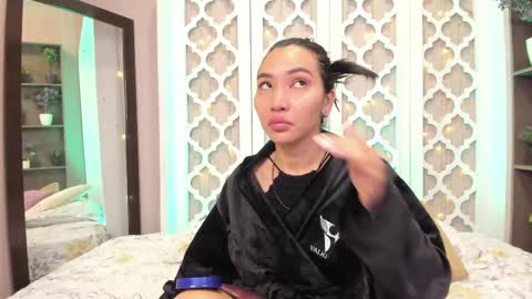 Lucy Liiu online show from December 2024 09:06:02 AM