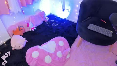 LUCYY FROM HOME  online show from March 2025 01:04:01 AM