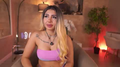 Snapshot of lucyyrosse chatting on June 2026 12:22:01 PM LucyRose online show from June 2026 12:22:01 PM